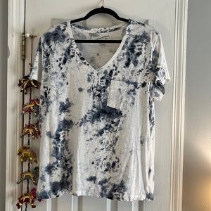 Universal Threads tee shirt